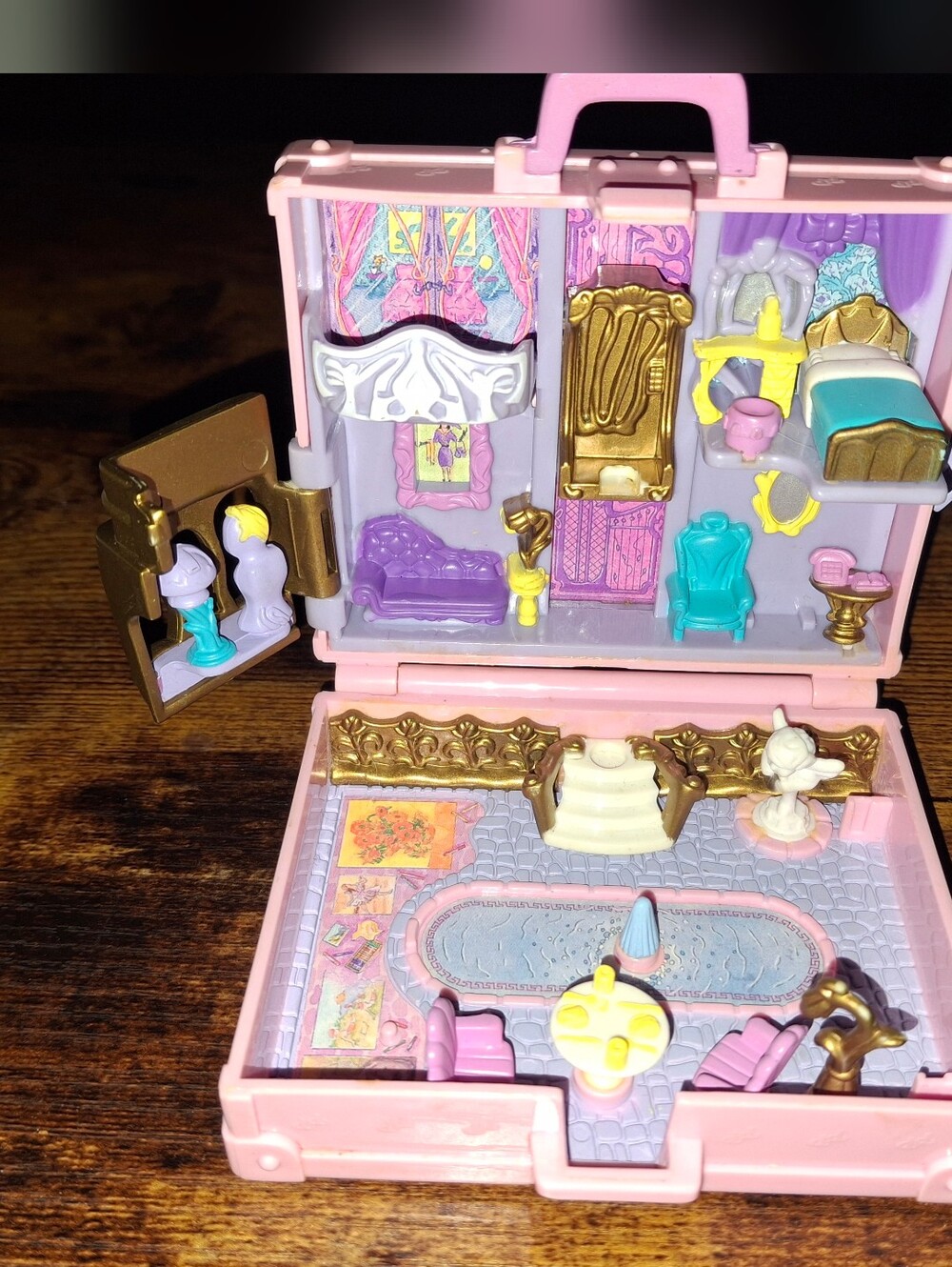 Polly Pocket In Paris. No Figures Or Accessories Included